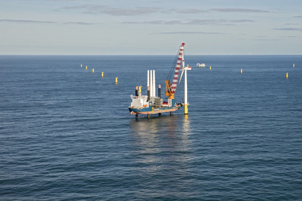 Van Oord installs the first wind turbine at Gemini Offshore Wind Park
vesselfinder.com/news/5388-Van-…