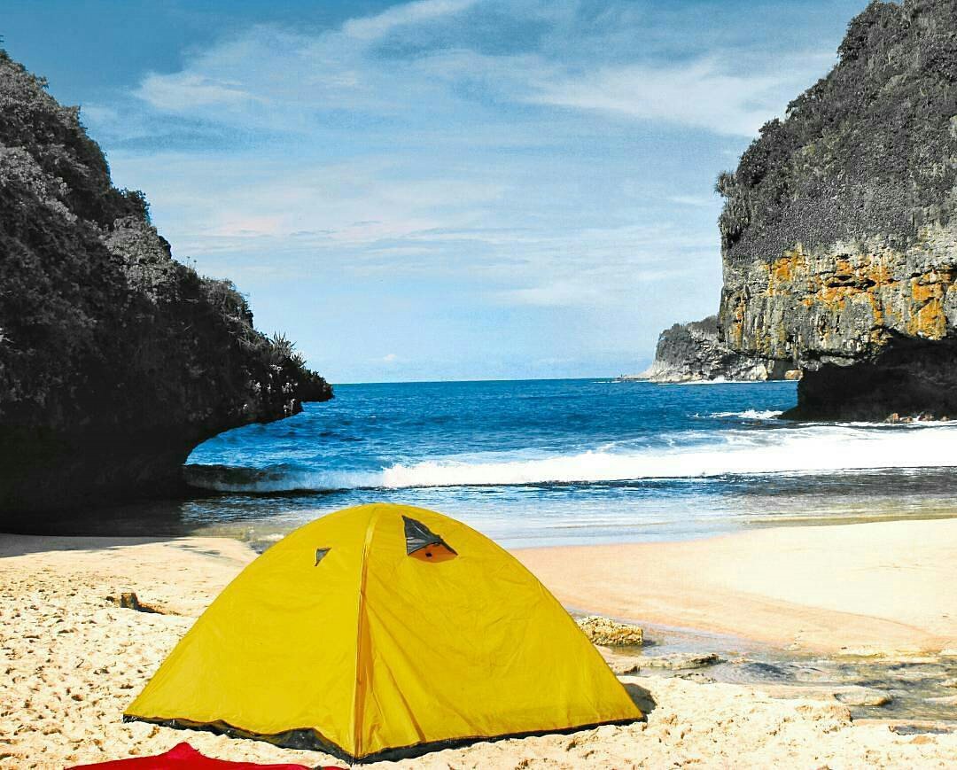 Pantai Greweng
Terletak sebelah timur pantai Wediombo.Retribusi wisata pantai greweng Rp 5.000/tenda
📷 : phensopian