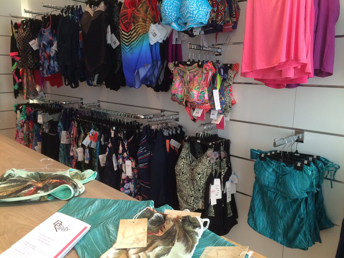 WearToCare's tweet photo. Hoe vind je onze tankini "Feathers" en bikini "Palms" staan in het rek bij @TeensmaBodycare ? Wij vinden het super https://t.co/JHZM2p8Tgn