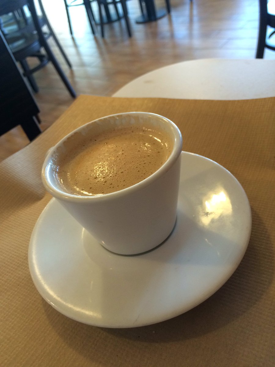 jogisart's tweet photo. Para no dormirnos camino a Murcia parada crucial, cafelito y a seguir #coffee #perfrct #FridayFeeling https://t.co/b6KCas8nFu