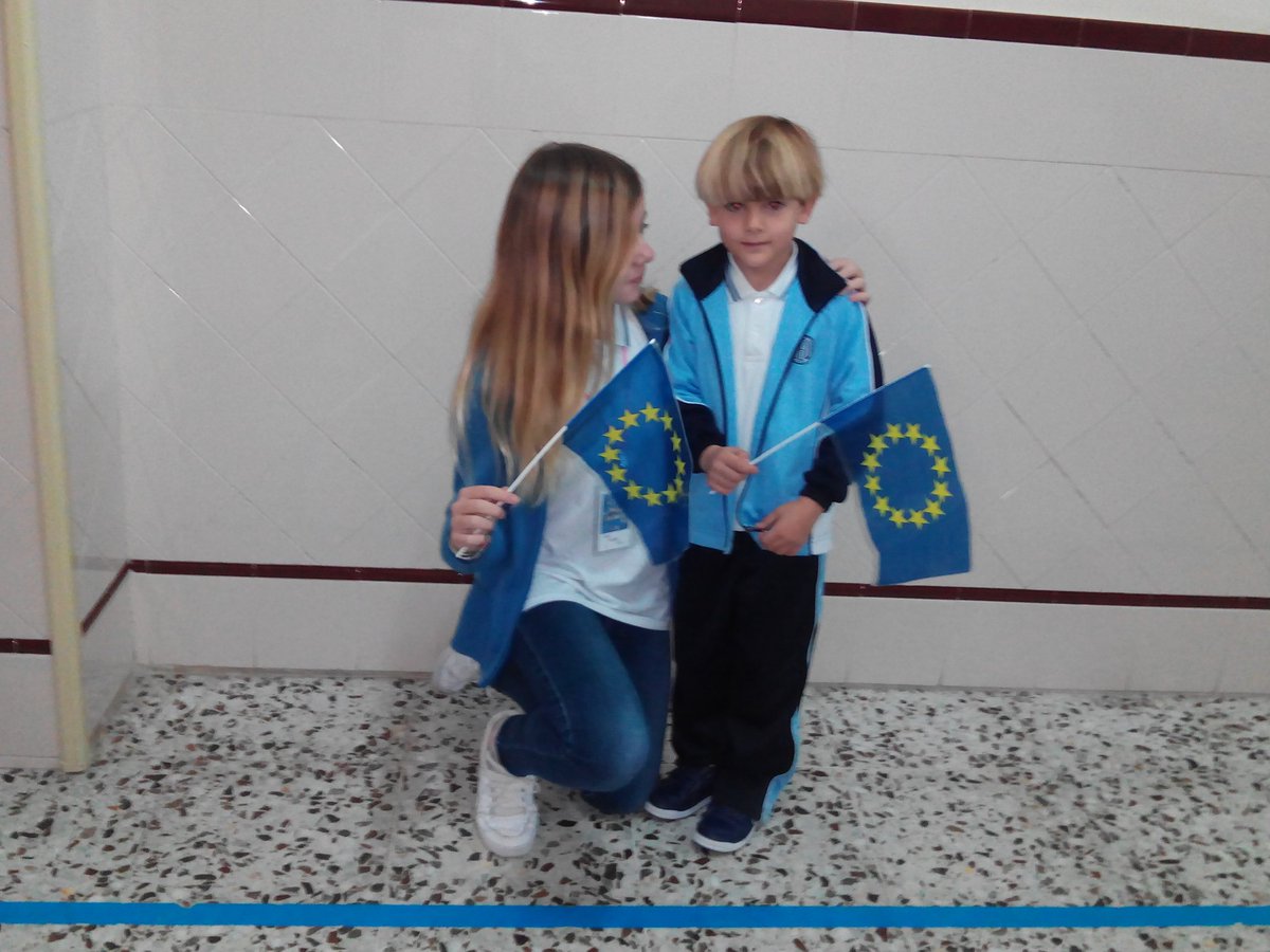 Implica2ConEU's tweet photo. Actividades organizadas para enseñar a los más pequeños sobre la UE @EuropeDirectMur @euroscola2016 #30AñosEspañaUE https://t.co/aHmWR9ekst