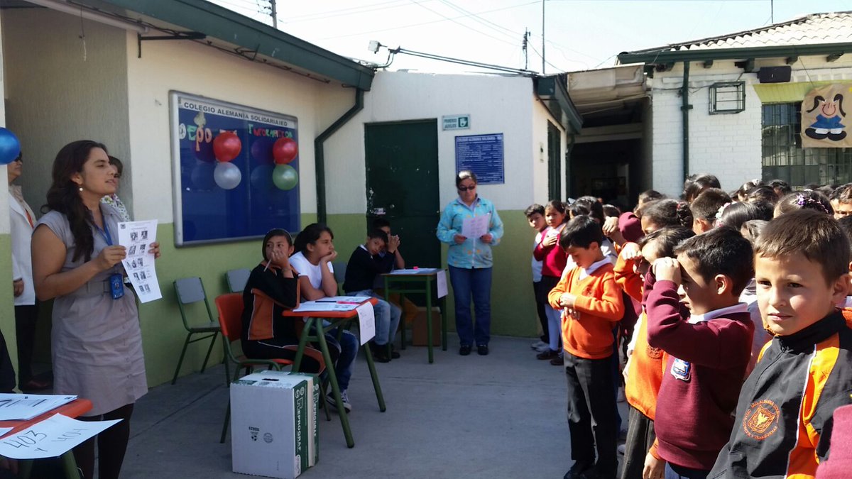 Educacionbogota's tweet photo. En el colegio Alemania Solidaria de Barrios Unidos, da inicio la jornada de elección escolar #YoElijoPaz https://t.co/LBIBvuYRTJ