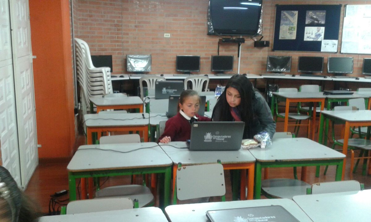PIECCCIUDADBOLI's tweet photo. #YoEligoPAZ en el colegio Rafael Uribe Uribe @Educacionbogota @VictoriaBxE https://t.co/aLzIvWUUyb