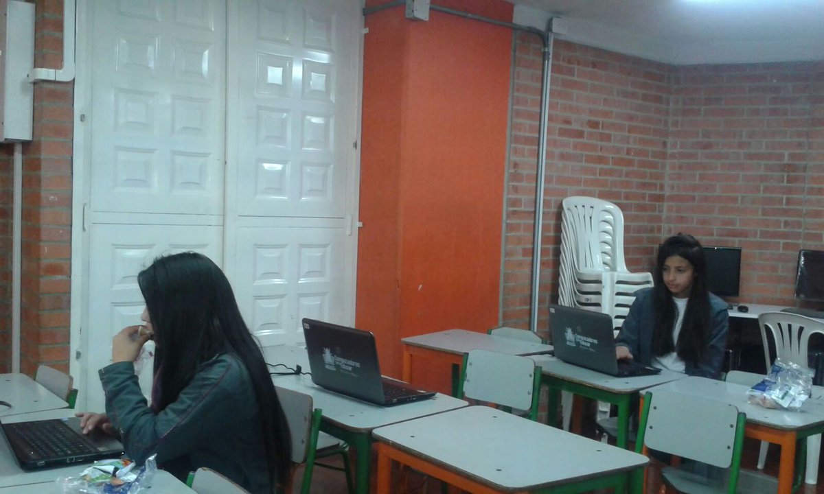 PIECCCIUDADBOLI's tweet photo. #YoEligoPAZ en el colegio Rafael Uribe Uribe @Educacionbogota @VictoriaBxE https://t.co/aLzIvWUUyb
