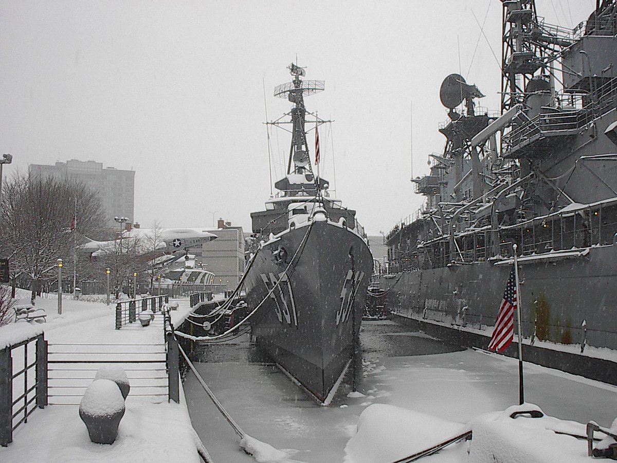 BfloNavalPark's tweet photo. #BuffaloNavalPark winter slumber #USNavy destroyer #USSTheSullivans cruiser #USSLittleRock #USAirForce #F101B Voodoo https://t.co/I42b4mjaRw