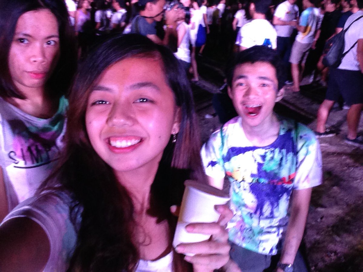 RaeAllyza's tweet photo. Atm #Colorama2016 🎉🍻 https://t.co/TdUsDowXdS