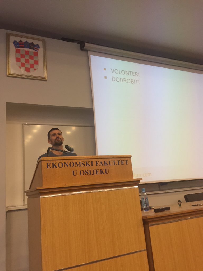 Duhovni vodja/premijer/predsjednik <a href="/tonimilun/">hh hhh</a> na #LSPRday at <a href="/EFOsijek/">Ekonomski fakultet</a>