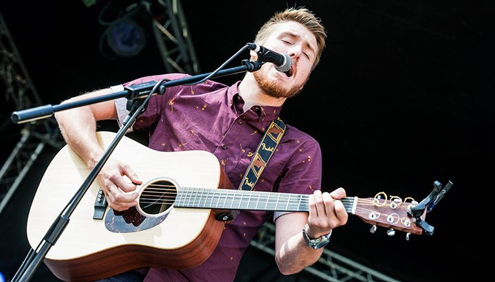 Doc_feelgoods's tweet photo. @AMVLIVEMUSIC bring us the fab Jake Taylor tonight @Doc_Feelgoods and Underwood @Liberty__brown ! #livemusic https://t.co/4pftkrUprT