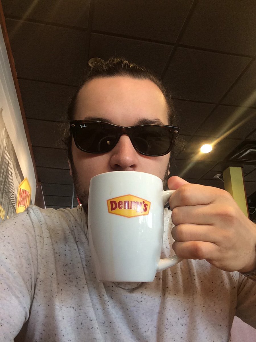 madelineerogers's tweet photo. So blessed to have a sexy boyfriend like I do #hungwell #pocketsisfat #whatupcuz https://t.co/DYaC9obIZA