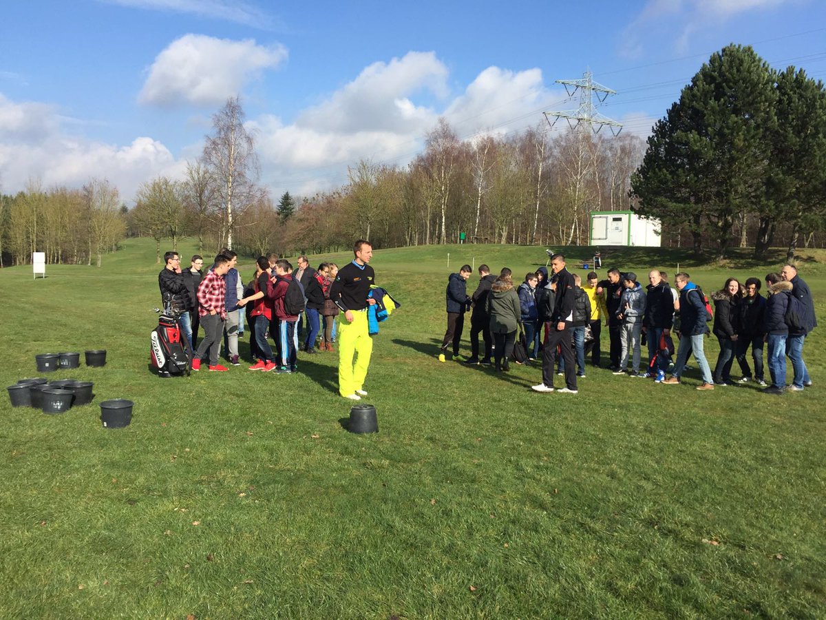 Destin_Golf's tweet photo. Vandaag: #Creadag met de leerlingen van het @romboutscollege uit Brunssum. Een enthousiaste groep, met veel talent! https://t.co/STTw67BFNu