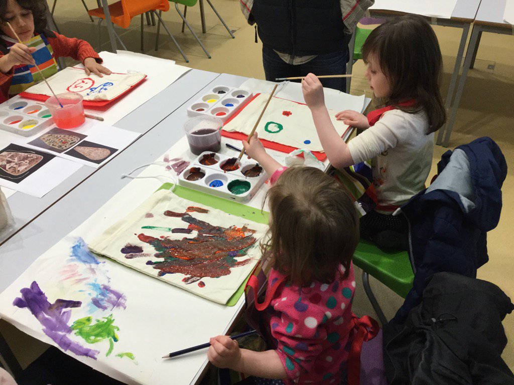 RochLitFest's tweet photo. The concentration is palpable! #hangingpockets @huguenotmuseum https://t.co/MnfiVPpP9q