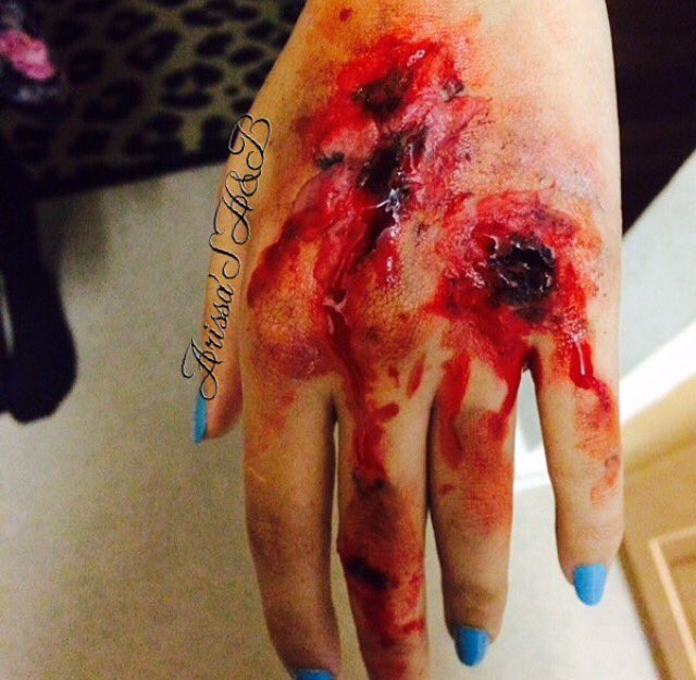 ArissasGlam's tweet photo. #sfxmakeup by me #cuts #gunwounds #creative #artist #mua #lovemakeup #makeuptweet #makeupblog #beautyblogger π¨πππͺπ« https://t.co/LopLzSFqbe
