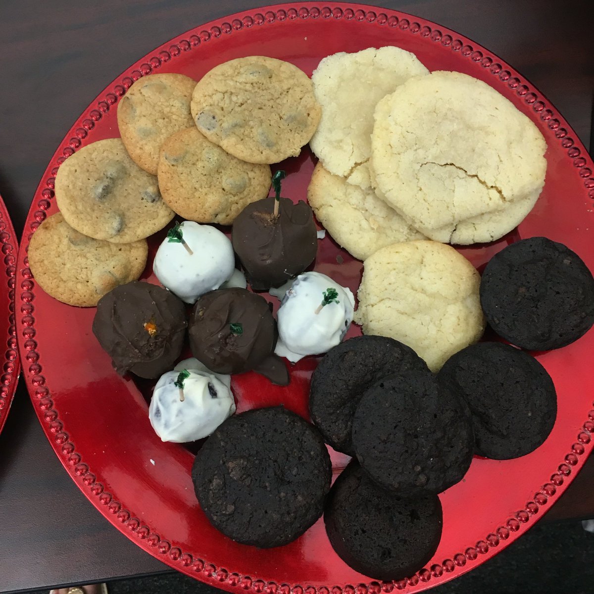 MericasMunchies's tweet photo. Your turn for advising food? We will cater &amp; deliver full plates! DM us if you're interested! #Tamethemunch 🇺🇸🍪 https://t.co/IoDxCvA2tw