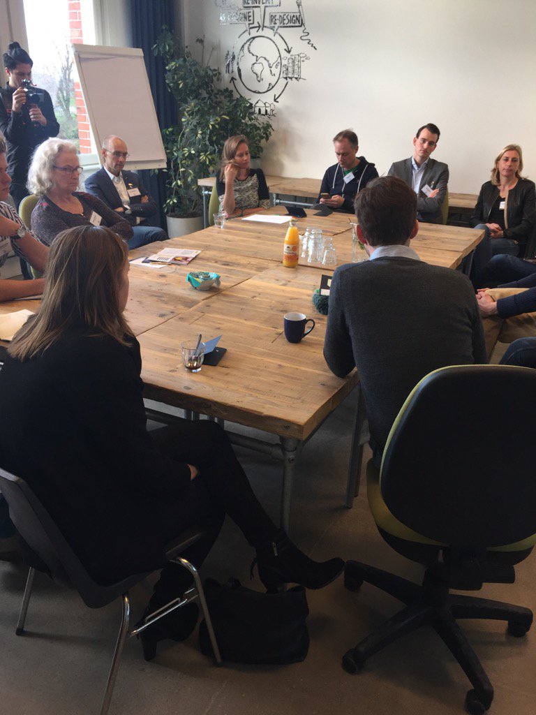 Het geld klotst hier tegen de wanden. Investeerders in gesprek met <a href="/Rechtstreex/">Rechtstreex</a> #IRPNL #socent #impinv