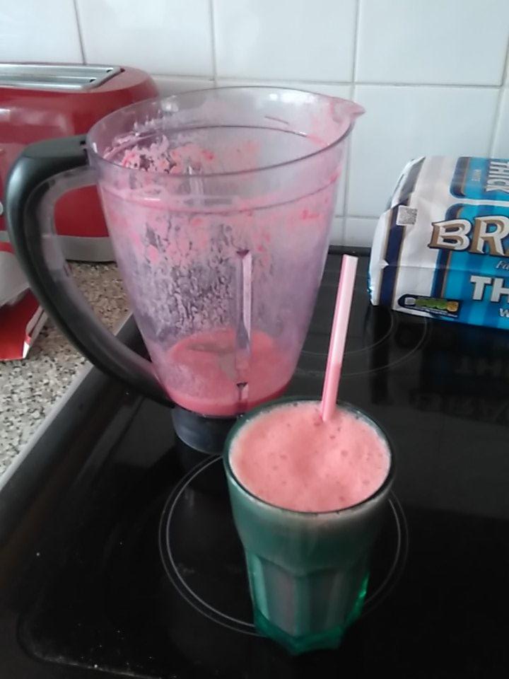 xxbolwellxx's tweet photo. Just done my first healthy orange and raspberry smoothie I will be fit and healthy 💪 https://t.co/9bP4NXugAT