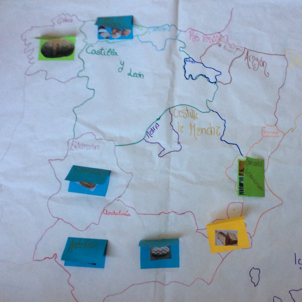 1ESOAuseva's tweet photo. Los mapas de Sociales van cogiendo forma #lafabricadepanauseva @jorgefelpeto #compostelaenruta #ABPAuseva https://t.co/oyrOOohKun