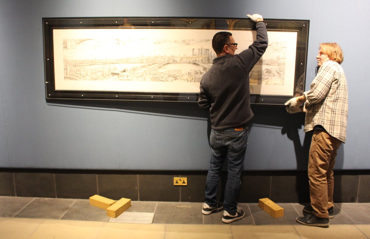 cityoflondon's tweet image. City art gallery staff install #visscherredrawn @GuildhallArt today #robinreynolds #Visscher tinyurl.com/zuqft8n