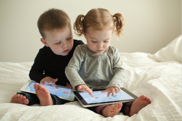 YahooFinance's tweet photo. Are kids tossing toys for tablets? @hasbro CEO says that's just not true. https://t.co/oHepTc77X7 $HAS https://t.co/BJ7U3hOYMs