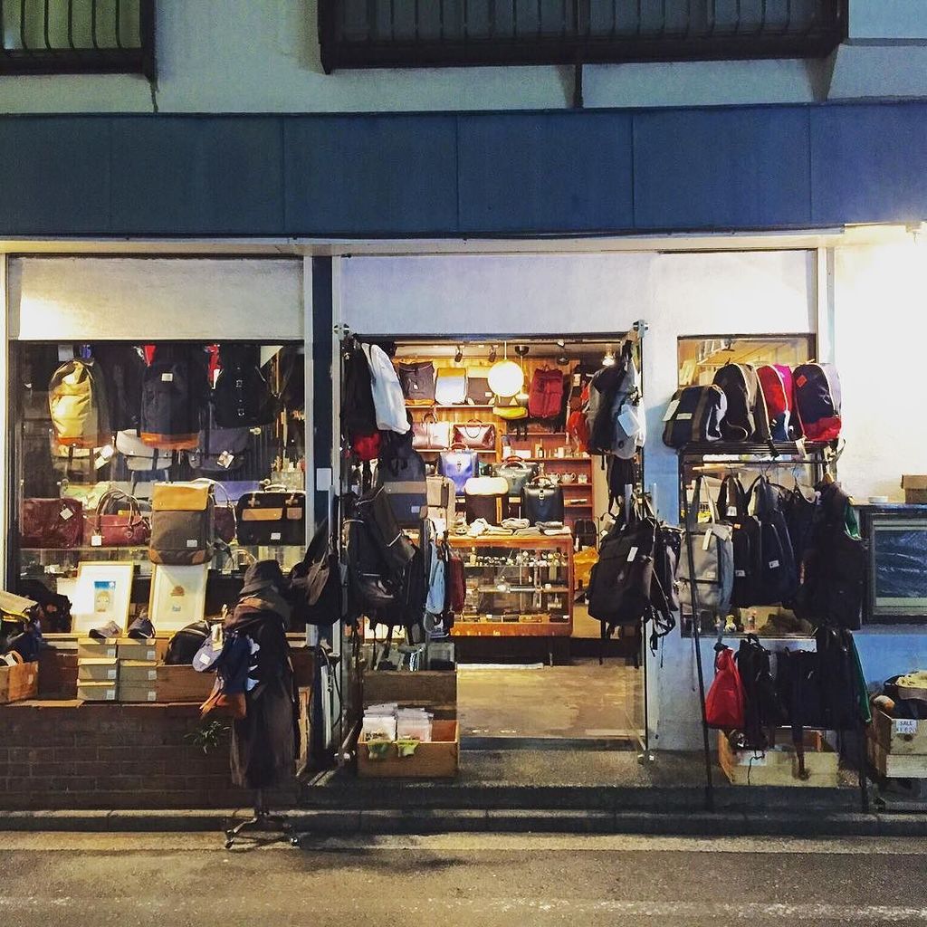 kichifan's tweet photo. 看板のないセレクトショップ。The multi-brand store with no sign in Kichijoji.
#stout #bag #nosign #multib… https://t.co/N94S2LTQwW https://t.co/Pjs3Wa0NOY