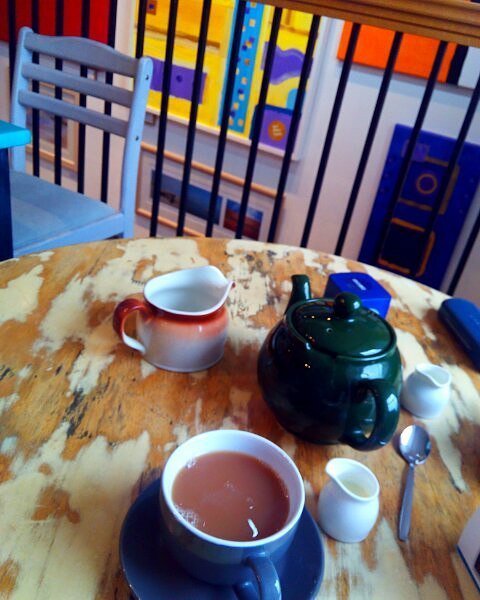 VeganBigBro's tweet photo. Art-tea at #InnerTide #Truro #Cornwall #tea #teapot #soyamilk #indigo #whatvegansdrink #ve… https://t.co/rq3mMPbBMj https://t.co/sZycSt9cRe