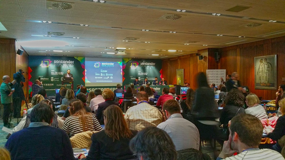 VisualitWorks's tweet image. El equipo de #visualit aprendiendo en el #SantanderSW IV Edición. Alimentándonos de Social Media todo el finde.