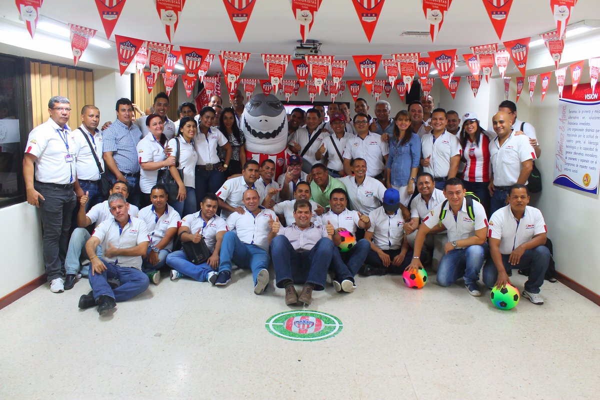 EjimenezYAsoc's tweet photo. Gracias a toda la familia #EJimenez pasamos un rato lleno de alegria,trabajo y unón. Nos diferencia nuestra actitud. https://t.co/YSECsYmm6U