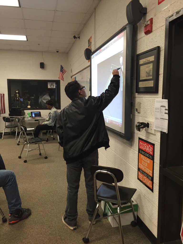monroe_schools's tweet photo. Great Friday in Tech/Engineering! @MaryPersonsHigh #ctaeweek #CTAE @mphsctae #committedtoexcellence https://t.co/FWOhvzwmQT