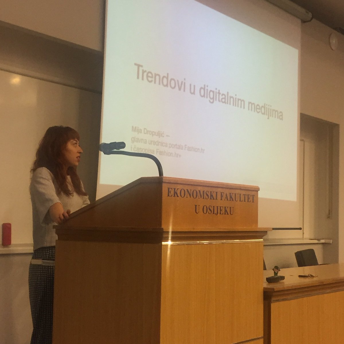 Mija (<a href="/fashionhr/">FASHION.HR</a>) predaje o trendovima u digitalnim medijima i važnosti mobilnih stranica #LSPRday