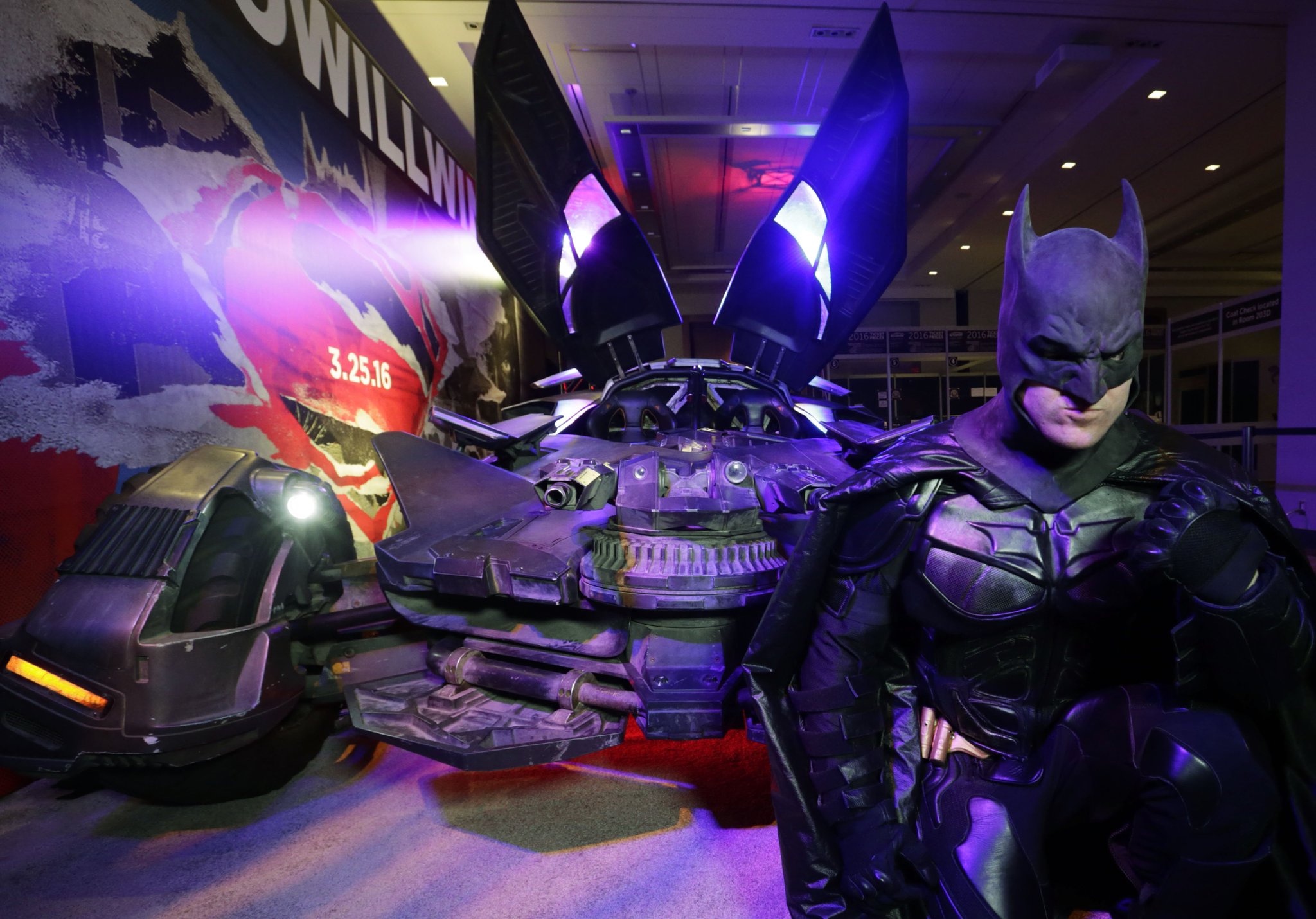 Craig Robertson Toronto Batman And Batmobile At The Auto Show Thetorontosun T Co Khpoiyeqnb Craig Robertson Toronto Batman And Batmobile At The Auto Show Thetorontosun T Co Khpoiyeqnb