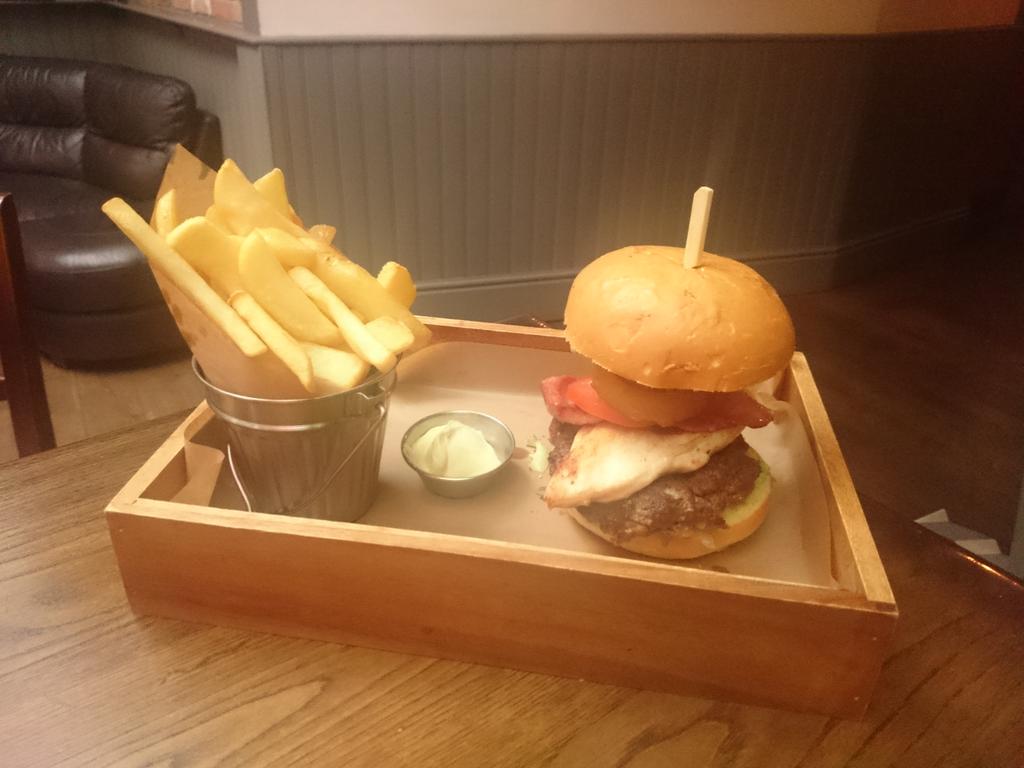 foundry_derek's tweet photo. Food served daily Monday to Saturday!!  
Food served tonight from 5pm to 8pm. 
Tel 01248 724512 to book your table. https://t.co/t5PG2fAMps