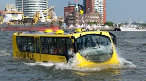 Vakantietip: combineer een rondje  water met een rondje midgetgolf. 
#splashtours <a href="/Splashtours010/">Splashtours</a>