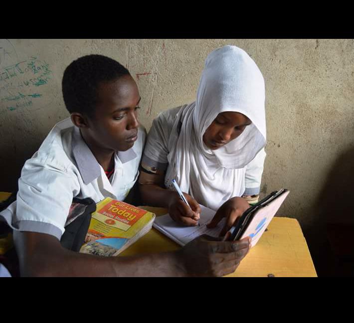 cathywachiaya's tweet photo. So inspired by these kids as they absorb every drop of knowledge thanks to @vodafoneIN_Fdtn #instantclassroom https://t.co/TSdppmlSJ7