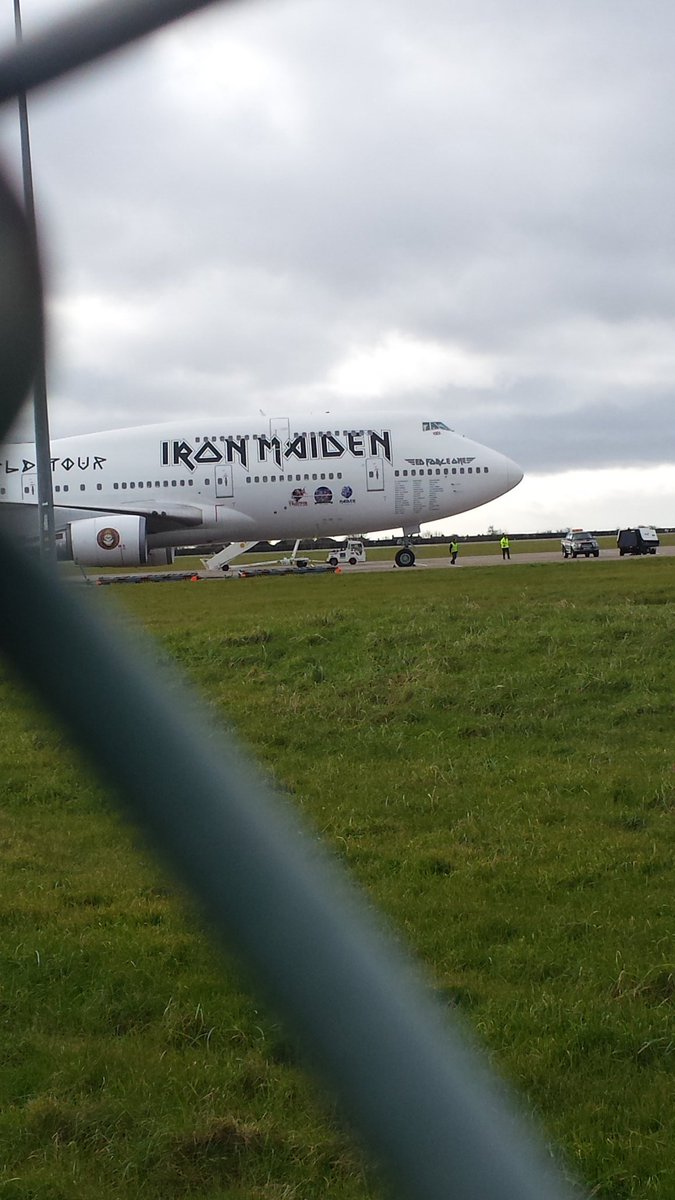 kboyce2710's tweet photo. Ed force one @IronMaiden in Cardiff. What a sight. Only reason I've ever gone to Cardiff Airport https://t.co/Ao8GD3vaWf