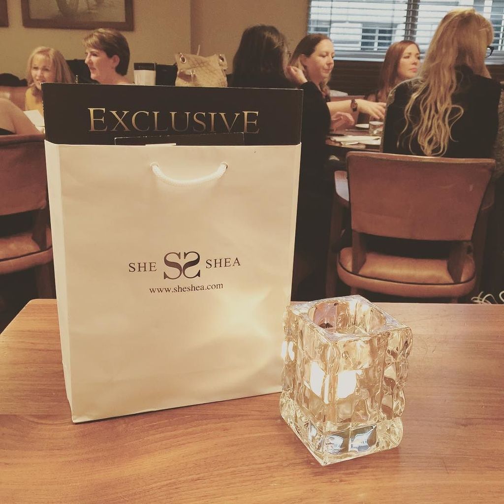 TaffetaEvents's tweet photo. At the @sheshea_bespokefashion lunch with @shopcheshireuk at @barandgrillliverpool 💕

#fas… https://t.co/7bBdMOn582 https://t.co/rULkTvPkb6
