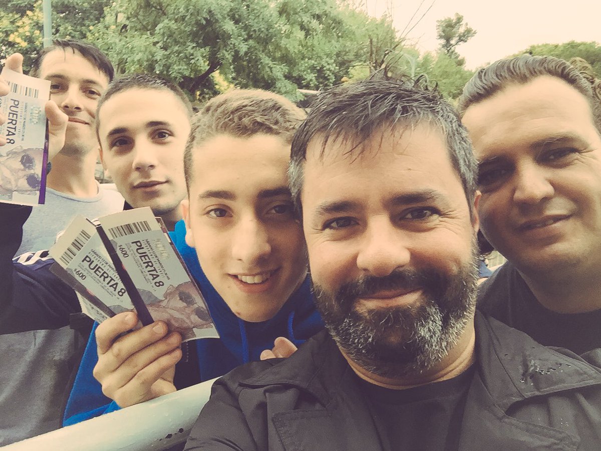 juankyjurado's tweet photo. La banda de los #IndiosdeVorterix durante toda la mañana en el móvil @Vorterix https://t.co/xEorAXIHWN