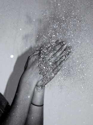 PromostylParis's tweet photo. It's Friday, 5pm in Paris...and we're feeling fabulous! 
#TGIF #BastMagazine #FridayFeeling #Glitter https://t.co/3Ewx84tF1v