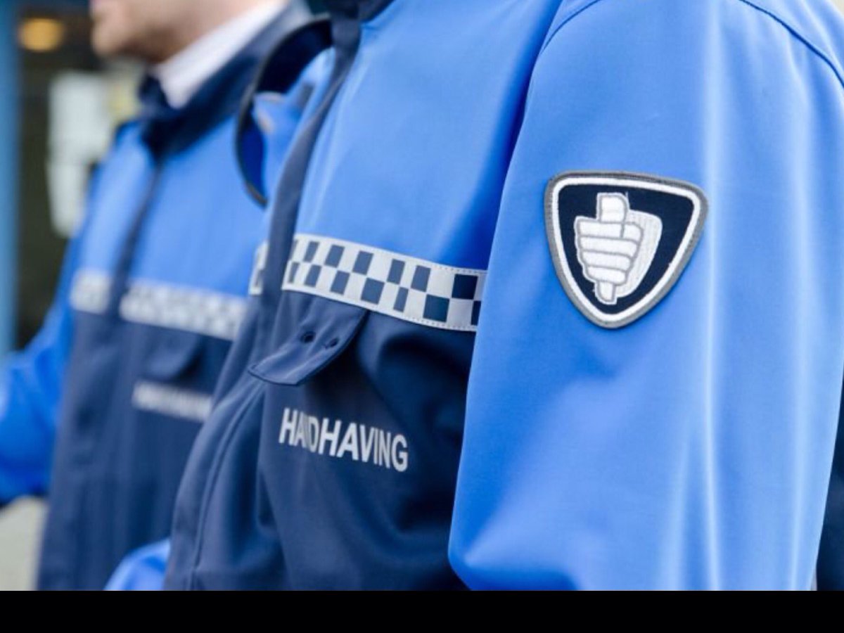 BOAhandhaving's tweet photo. U kunt onze handhavers dagelijks op straat tegenkomen. U herkent ze aan de speciale uniformen. #Krimpenerwaard #BOA https://t.co/vbGhndBSot