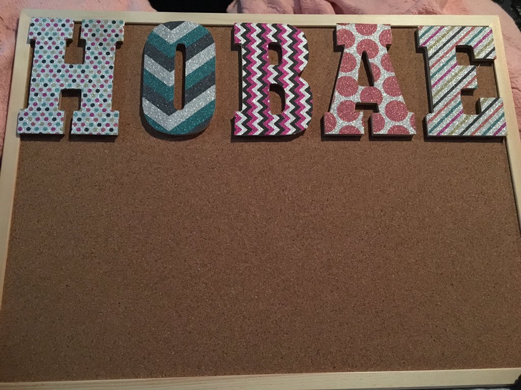 C_Shorti11's tweet photo. @katiemidd Finished product! A #HOBae cork board to hang all your photos and memories with all the HOBaes ❤️ https://t.co/m2jpJUryYq