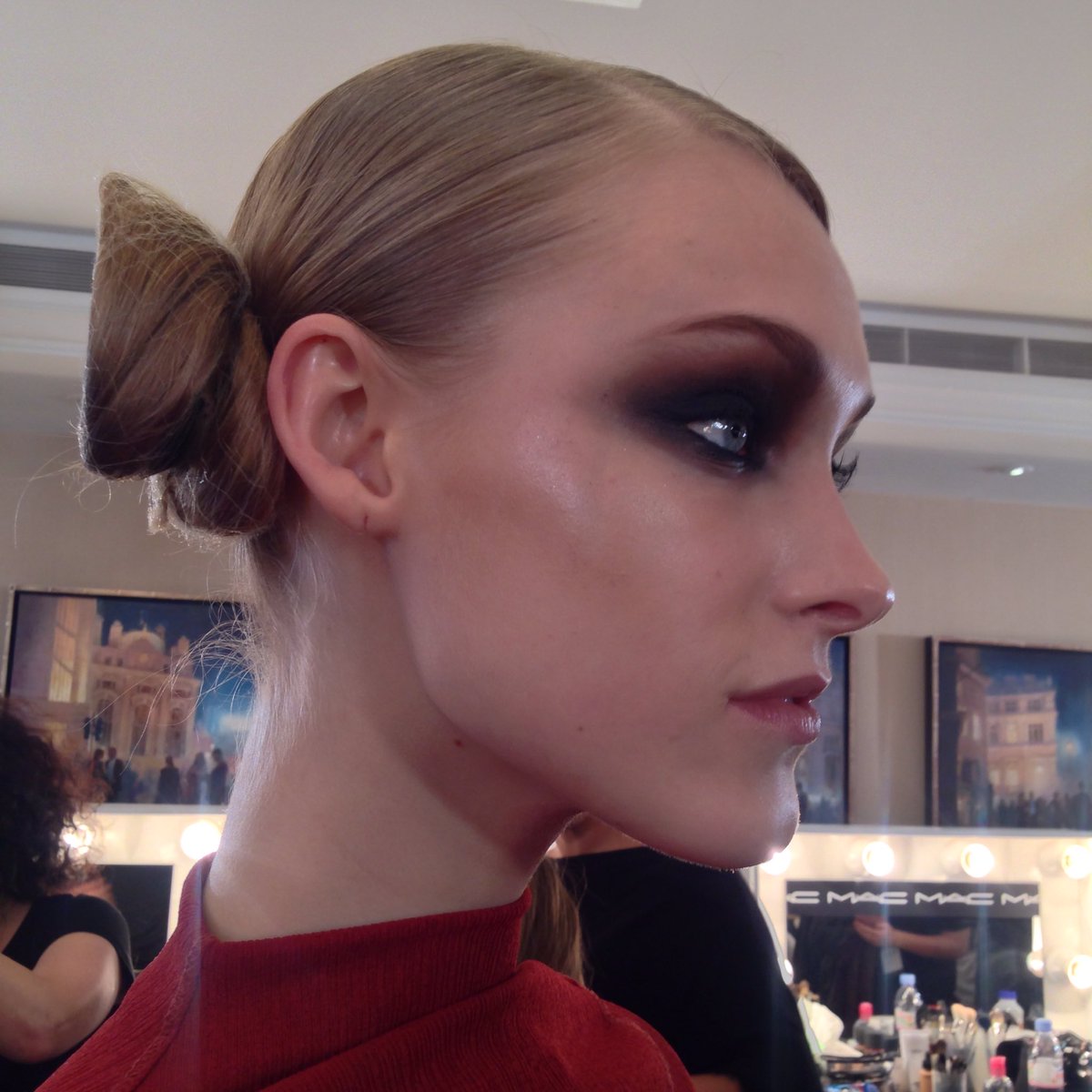 InStyle_Beauty's tweet photo. Glossy androgynous buns by Adam Reed and epic Victoriana smokey eyes at Daks @lorealprouk #lorealpro #insideinstyle https://t.co/XomgCGPgnV