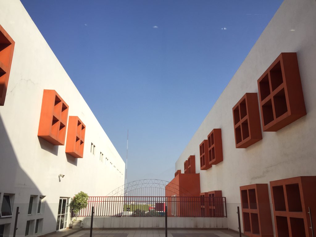 LauraPBlancoV's tweet photo. PhotoWalk for Visual Literacy. Thank you @maestraugarte for the ideas! #LiveCurious2016 #ASFMTech https://t.co/5NjX1yacVn