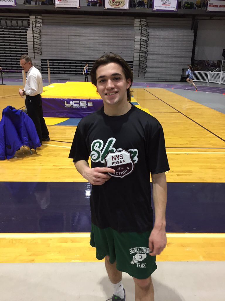 LegionRising's tweet photo. Henry Christopher places 3rd in 3200! @ShenAthletics #Sectionals16 #Rise https://t.co/SXJp3ftjzK