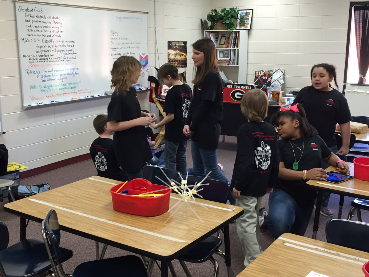 monroe_schools's tweet image. Spheros station at the Olympiad! KBSES in the house! Go Knights!#stemrules