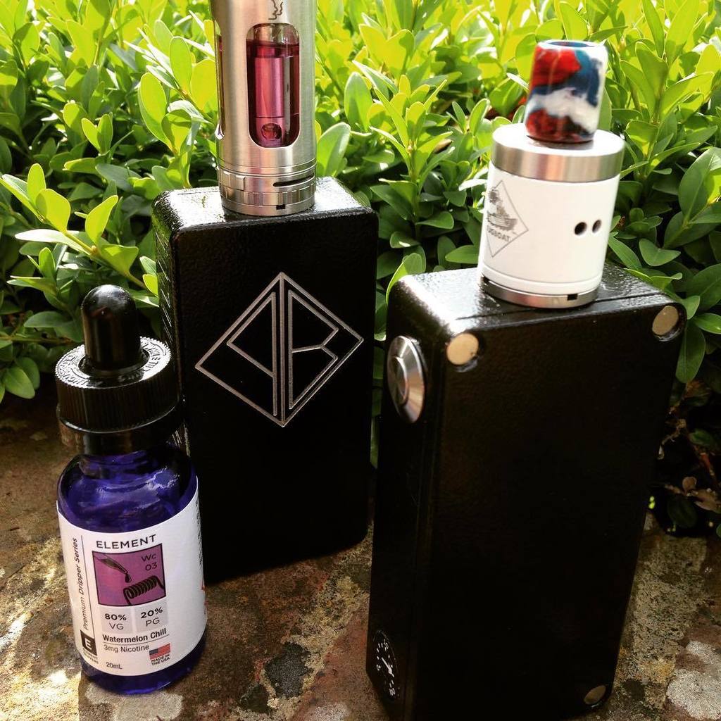 TrueMods's tweet photo. Friday afternoon #vapers #vapeporn #ukvapers #fusedclapton #vapeporn #drippedlife #vapelov… https://t.co/rGdIwhN9sf https://t.co/RxSXXl2mqm