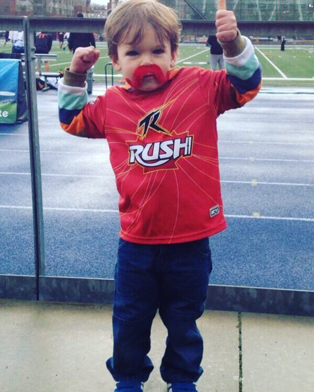 Friday night
freshly waxed 'stache
💪👍