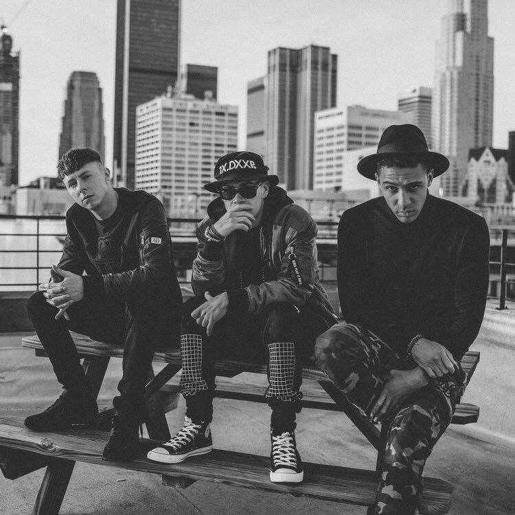 Race The Horizon tweet media