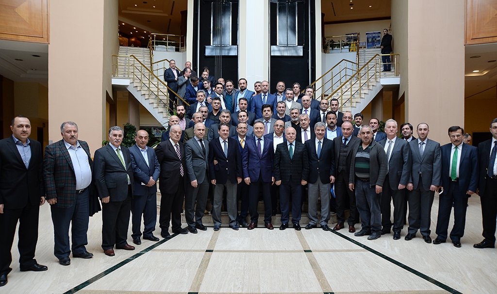 ErzurumValiligi's tweet photo. Valimiz Dr.@a_altiparmak İş Adamlarımızla İstişare Toplantısında İlin ve İhtiyaç Sahiplerinin Sorunlarını Görüştüler https://t.co/TqkJODJlDL