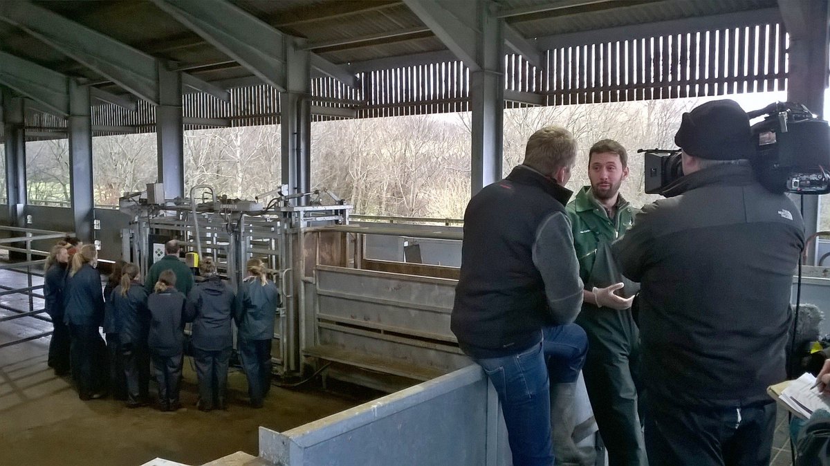 Great filming today with @BBCCountryfile at our Beef &amp; Sheep Research Ctr. <a href="/SRUCResearch/">SRUC Research</a> with <a href="/TheDickVet/">The Royal (Dick) School of Veterinary Studies</a> students!