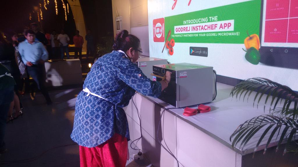 GodrejAppliance's tweet photo. That's how you leave the competition behind! #InstaChefApp #VikhroliCucinaS2 #CupACake https://t.co/SLn8zlCFZk
