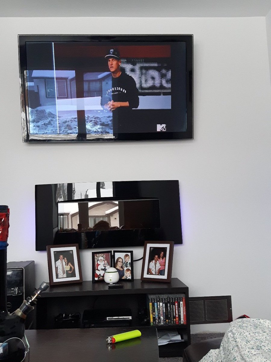 smitty3131's tweet photo. Just another dabtastic  morning in my newly renovated living room
#HomeLife 
#GiraffePussy https://t.co/sfYF5Dh8tW