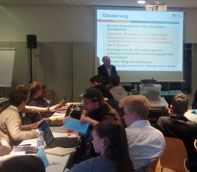 lsvnrw's tweet photo. Bildungsforscher Klaus Klemm hält Inputvortrag zu den Themen Inklusion und Ganztagsschule
#LDK116 #schulederzukunft https://t.co/ec18LAEedM